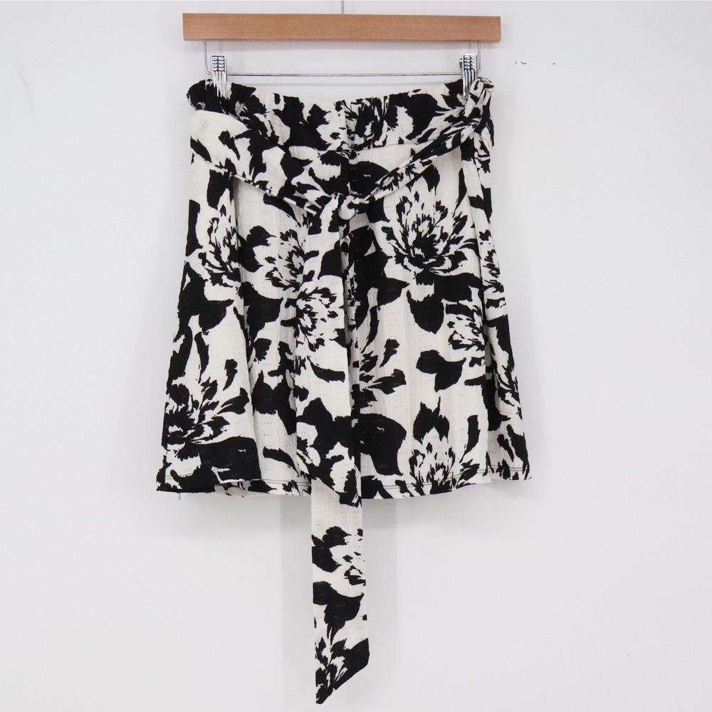 Kathy Ireland Skirt Womens M Black White Floral Belted Mini